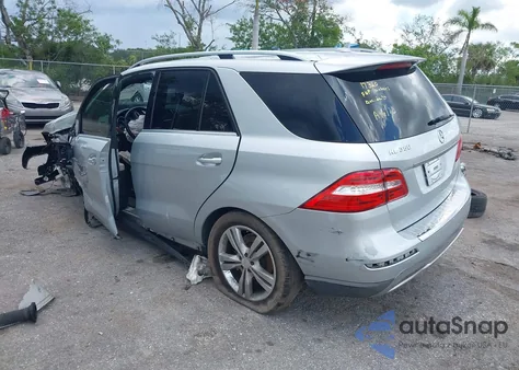 2013 Mercedes-Benz Ml 350 z USA, uszkodzony, nr VIN 4JGDA5JB8DA230487